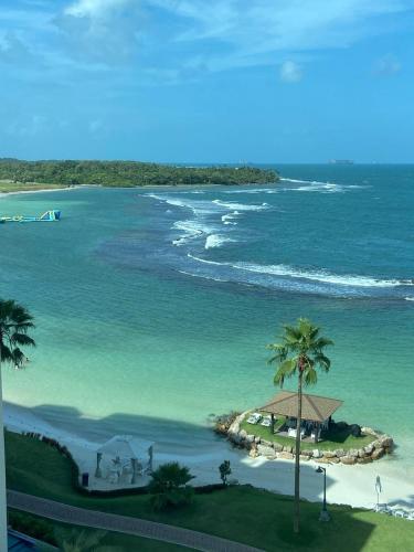 Playa Escondida y el Caribe Panameño te Esperan — 4-Star Luxury Hotel in Maria Chiquita, Panama