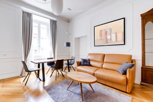 Stunning 1BR 2BATH Apartment in the Heart of Rome 6C — 4-Star Luxury Hotel in Rome, Italy