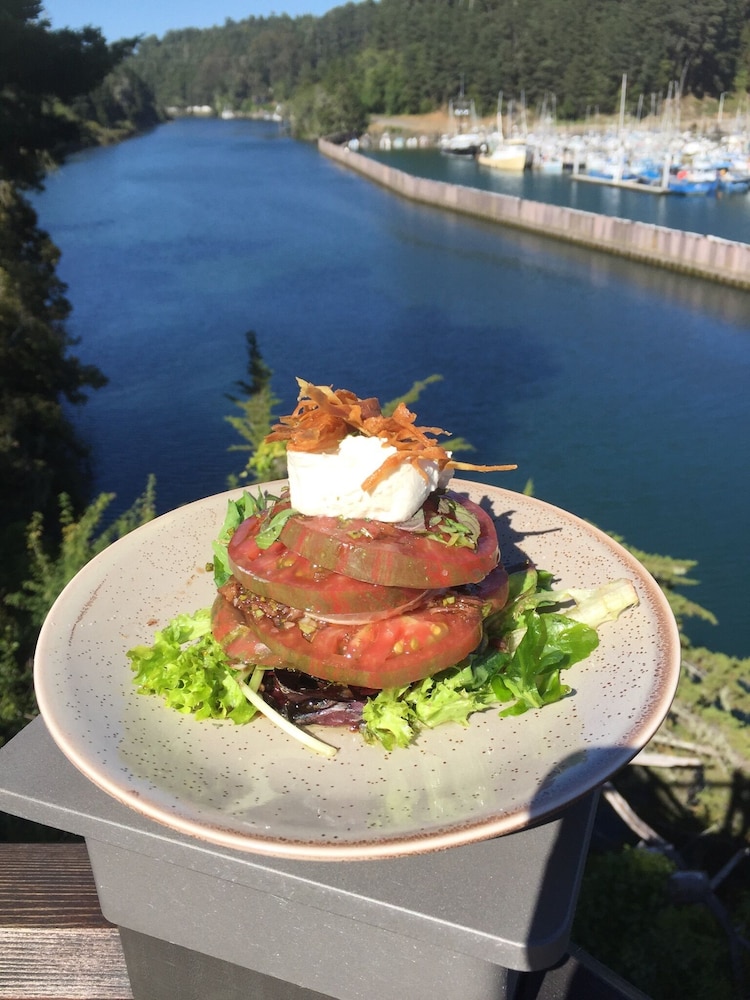 Noyo Harbor Inn Restaurant and Tavern - photo 121