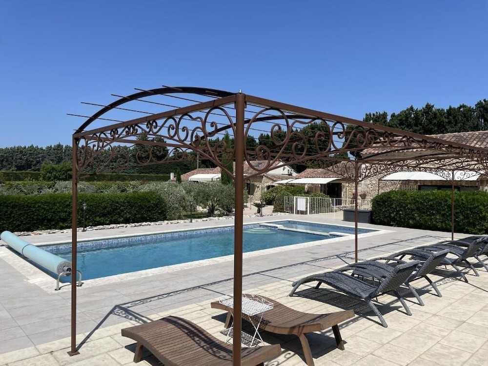 Le Mas Des Chutes in Graveson, France