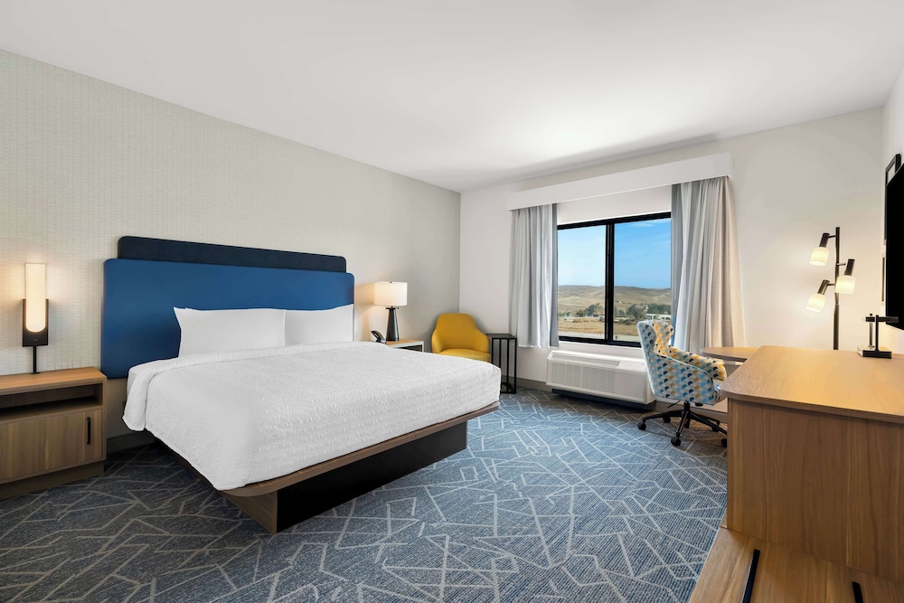 Hampton Inn & Suites by Hilton Corona - photo 28