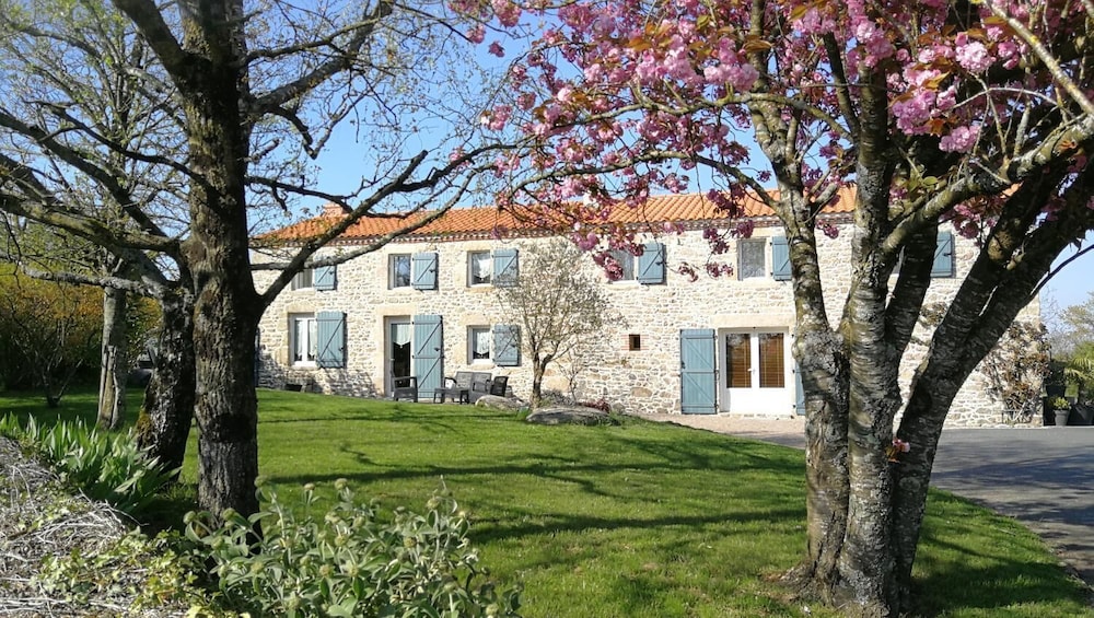 Le Chiron de la Roche — hotel in La Verrie