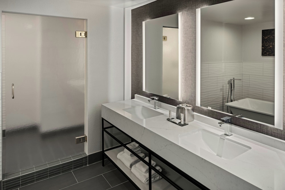 Bloomington Normal Marriott Hotel & Conference Center - photo 28