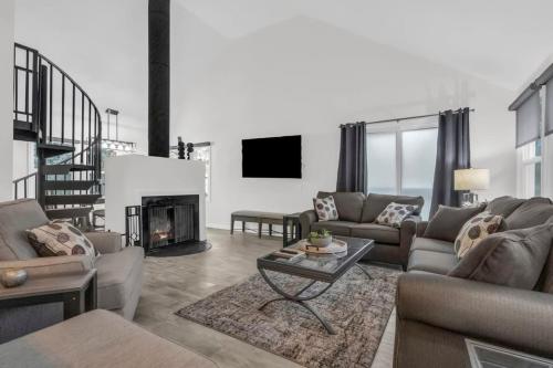 Downtown 2BD Retreat Walk Everywhere in Bridgeport, United States