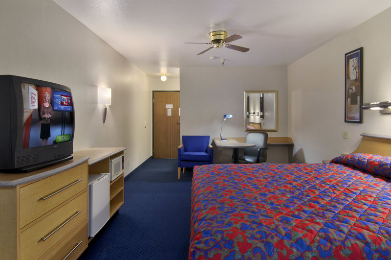 Red Roof Inn - photo 4