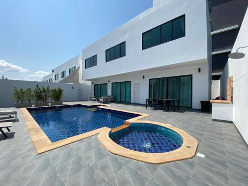 Pattaya Pool Villa 427 Nearby Walking Street — 4-Star Luxury Hotel in Pattaya, Thailand