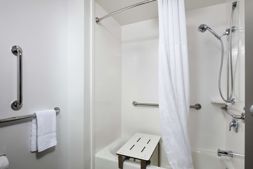 Hampton Inn Niagara Falls - photo 13