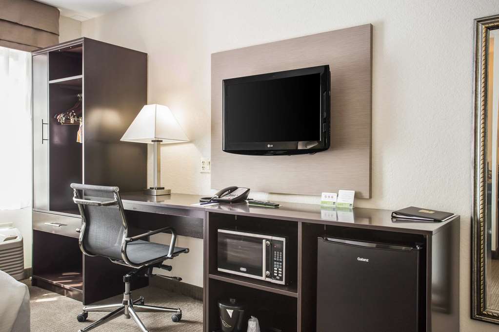 Quality Inn Kansas City International Airport - photo 14