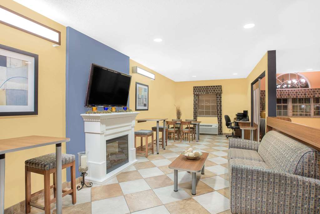 Microtel Inn & Suites by Wyndham Chili Rochester Airport - photo 2