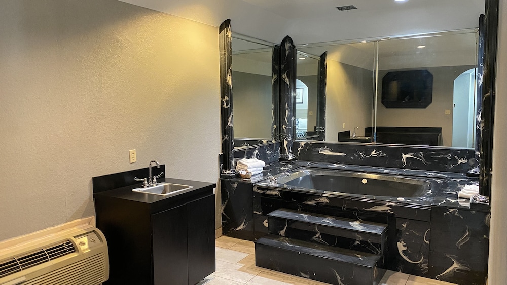 Island Suites - photo 36