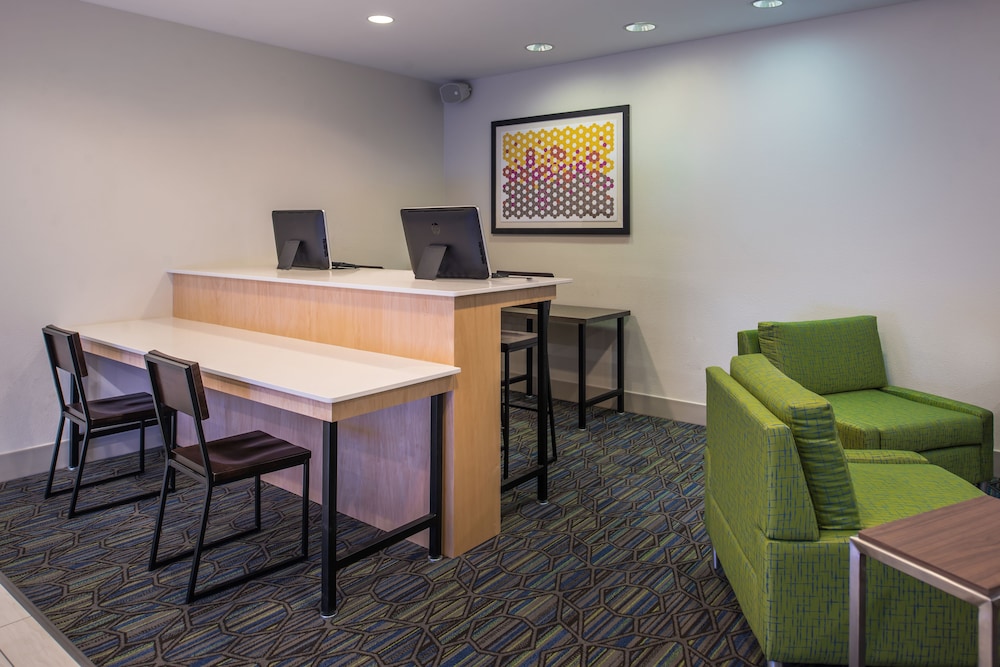 Holiday Inn Express Hotel & Suites Tampa Anderson Rd Veteran by IHG - photo 40