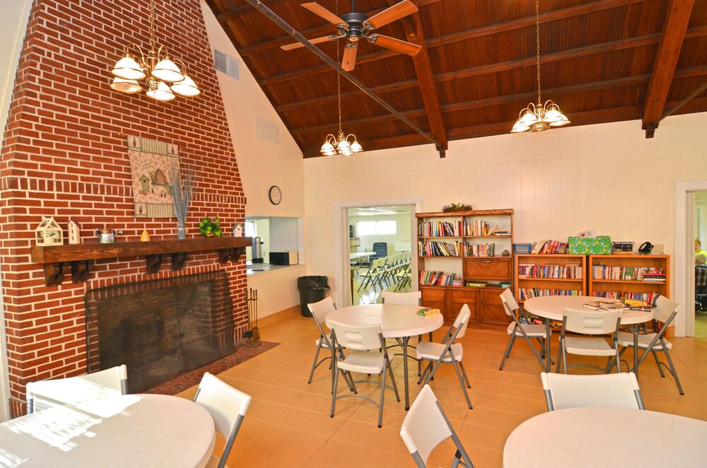 Southern Palms Park Model 4 - photo 16