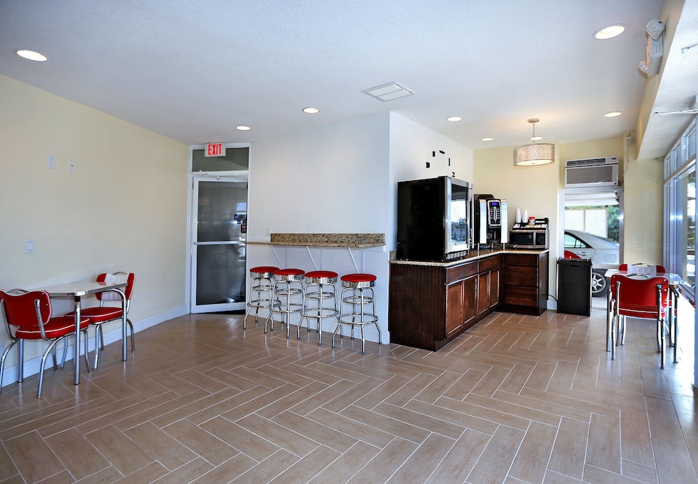 Chateau Mar Beach Resort - photo 3