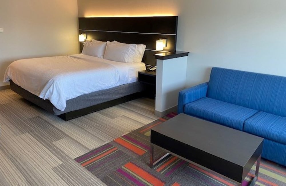 Holiday Inn Express & Suites Warrensburg North by IHG - photo 9