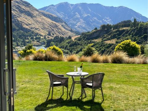 Tucker Beach Private Exclusive Retreat — 4-Star Luxury Hotel in Queenstown, New Zealand