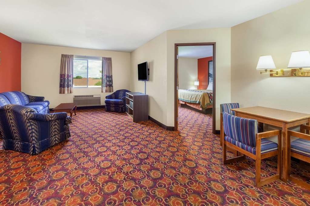 Super 8 by Wyndham Big Rapids - photo 10