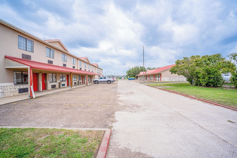 Texan Inn By Oyo Beeville Us 181 - photo 85