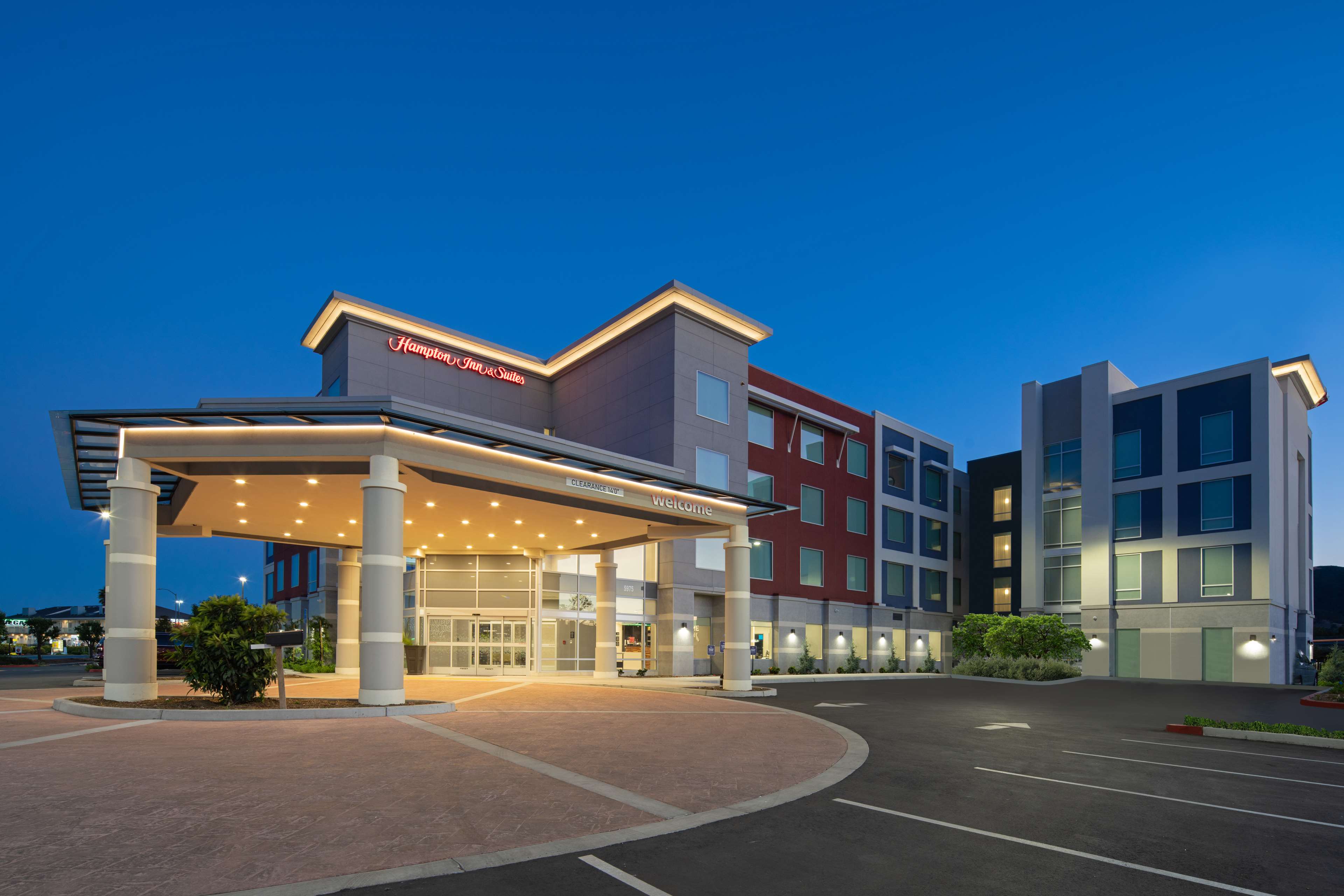 Hampton Inn & Suites Gilroy - photo 2