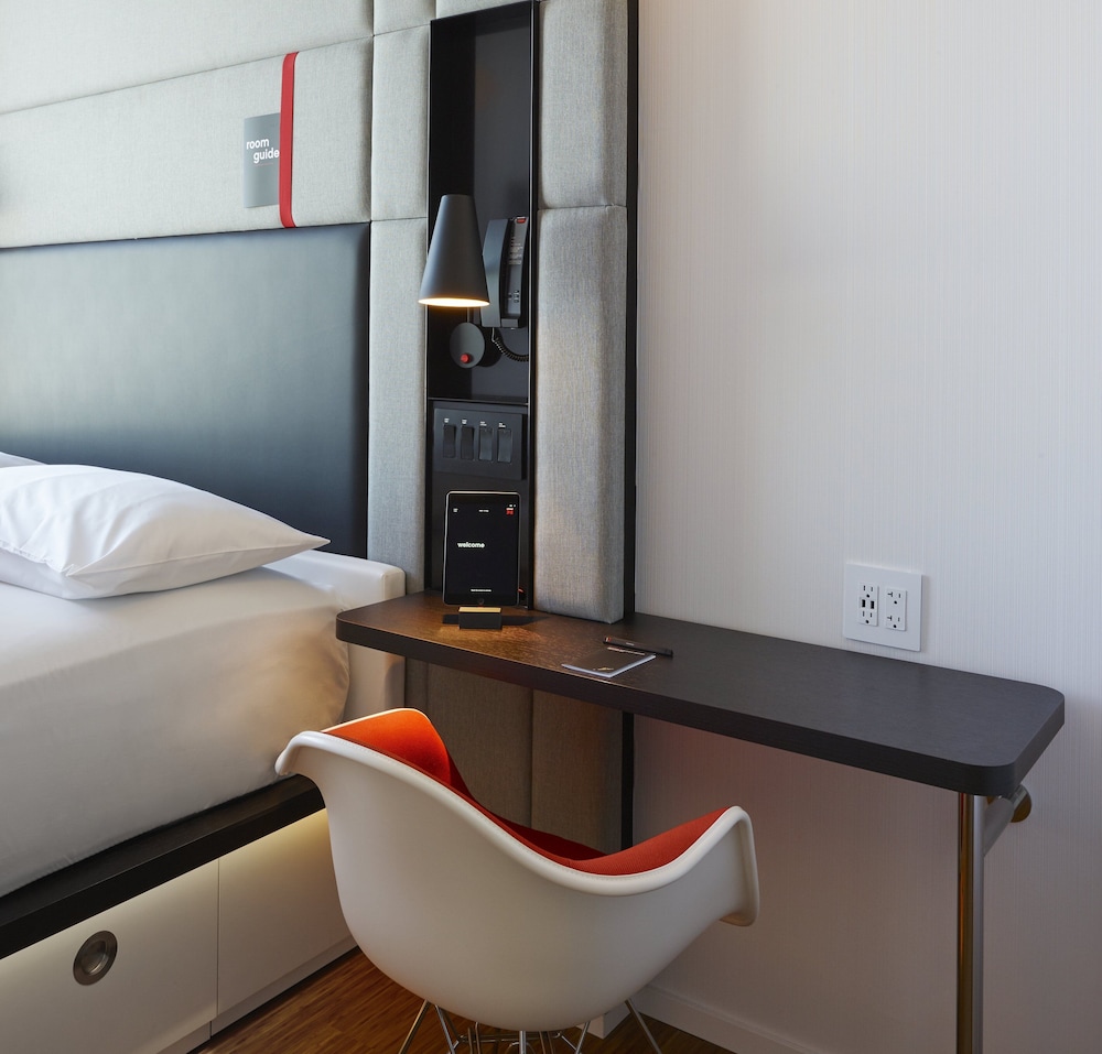 CitizenM Boston North Station Hotel - photo 5