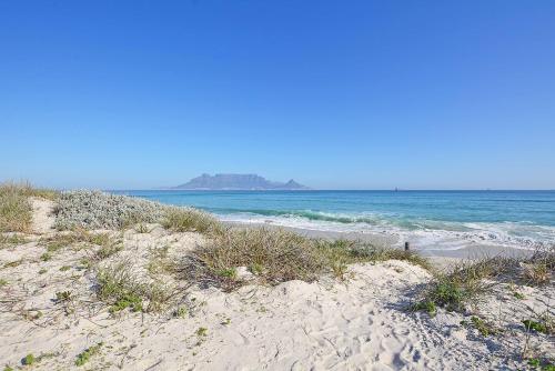 Cozy Garden Unit in Bloubergstrand