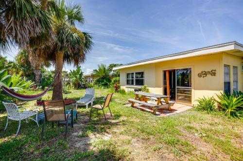 Spacious Home with Yard half Mi to Ormond Beach — 4-Star Luxury Hotel in Ormond Beach, United States