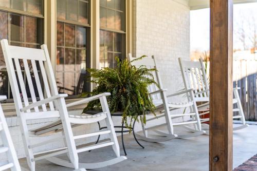 Elegant Gem Spacious 5BR King beds near Duke in Durham, United States