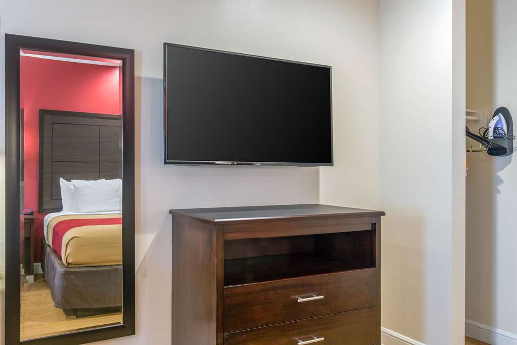 Econo Lodge Inn & Suites Houston Willowbrook - photo 32
