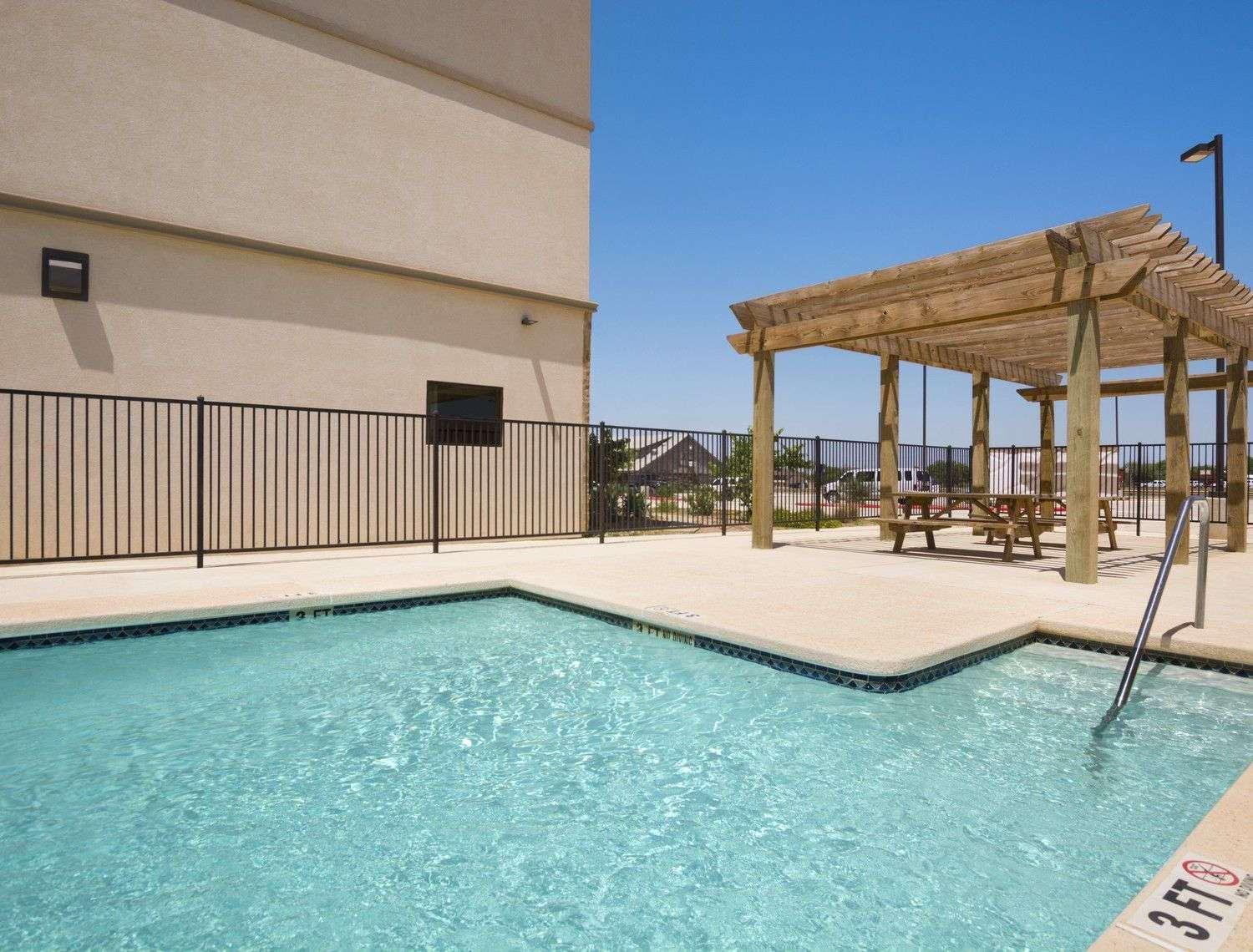 PetroStay Inn & Suites Cotulla - photo 6