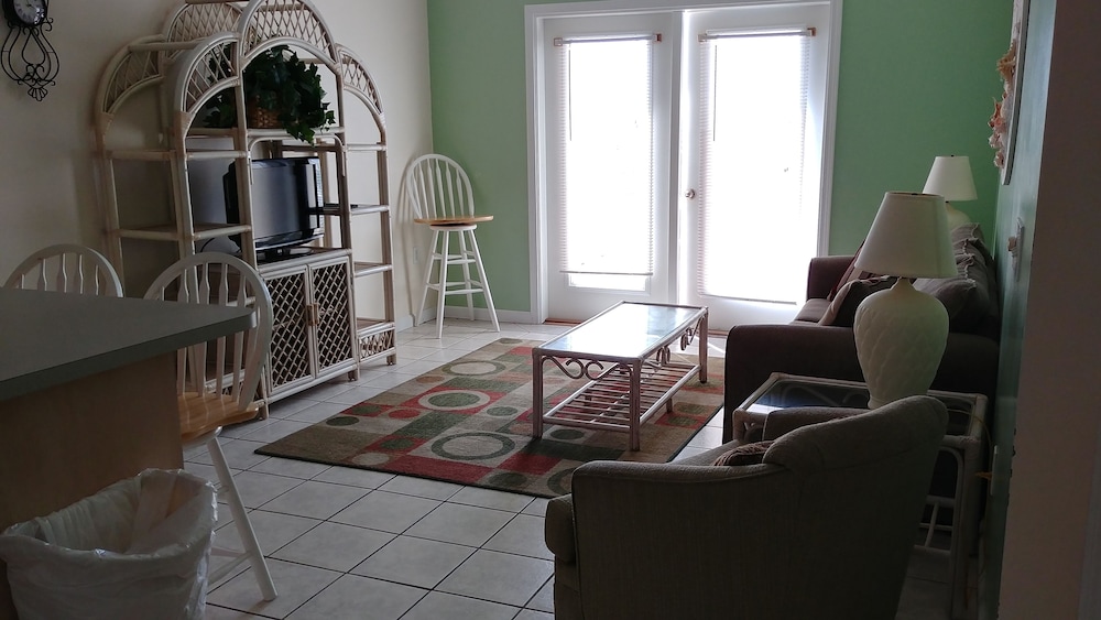 Buccaneer Inn - photo 5