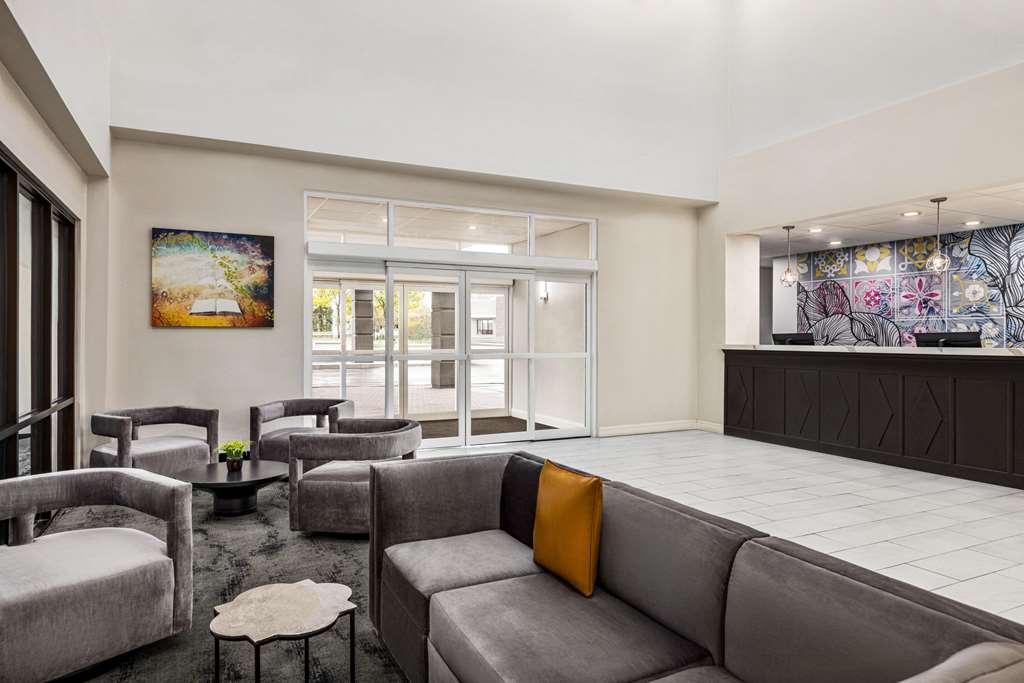 La Quinta Inn & Suites by Wyndham Mt. Laurel Philadelphia - photo 8