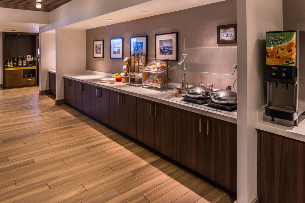 Fairfield Inn Las Vegas Convention Center - photo 16