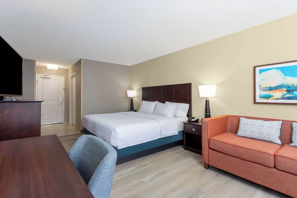 Hampton Inn Orlando International Airport - photo 18
