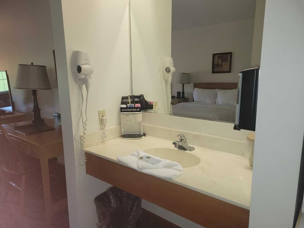 Brook Pointe Inn - photo 15
