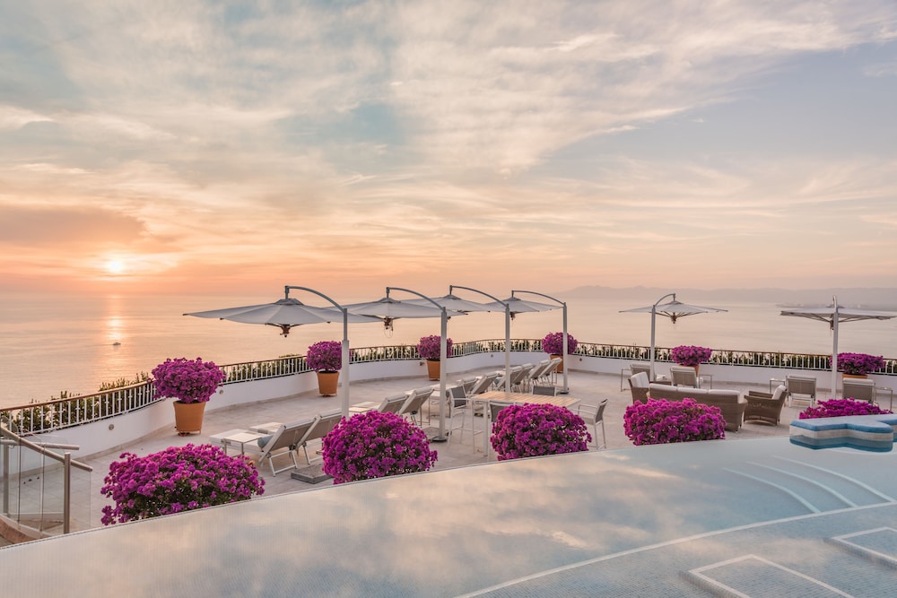 Infinity pool