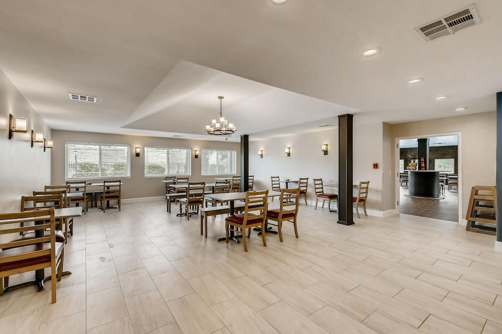 Orangewood Inn & Suites Midtown - photo 41