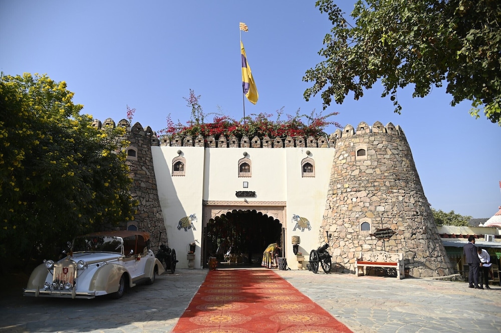 Lohagarh Fort Resort — 4-Star Luxury Hotel in Jaipur, India