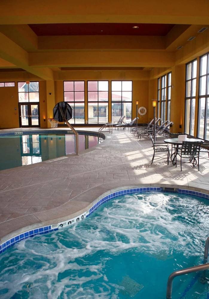 Holiday Inn Pewaukee Milwaukee West by IHG - photo 11