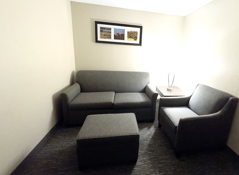 Country Trails Inn & Suites - photo 16