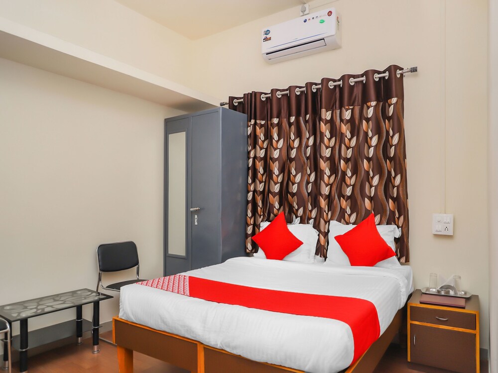 Oyo 15847 Hotel Mathura Lodging — Nashik