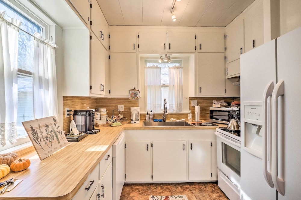 Georgetown Vacation Rental Close to Town Square - photo 13