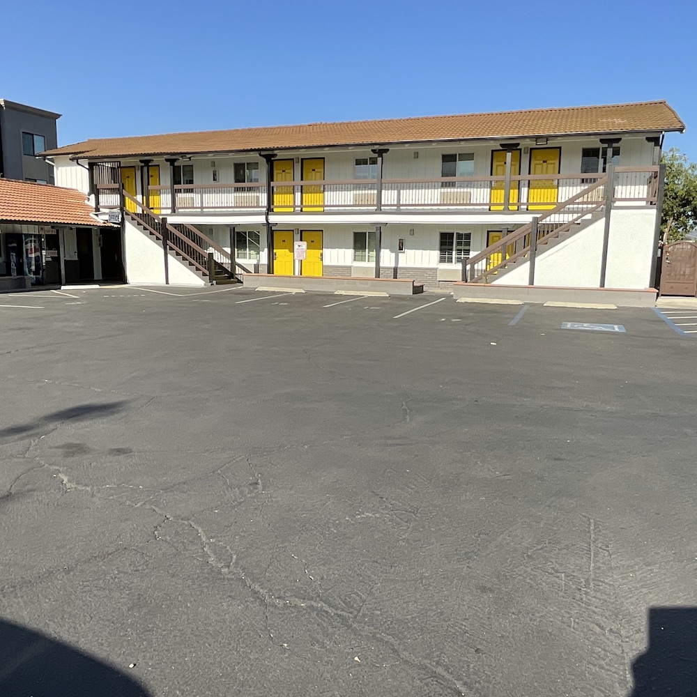 Escondido Inn - photo 34