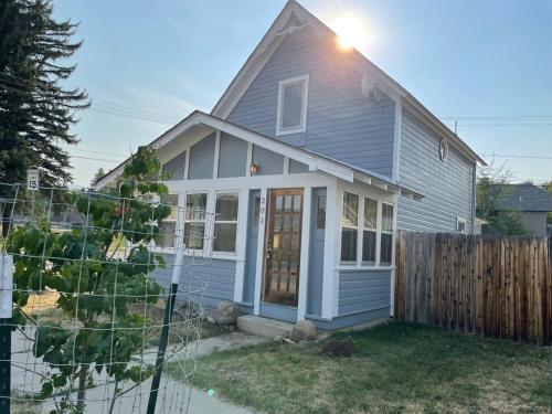 Grizzly Grotto in Red Lodge, United States