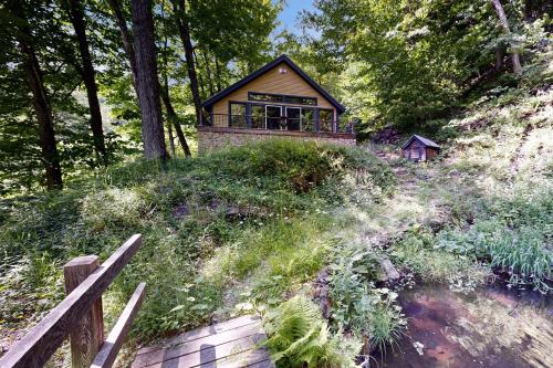 Wild Blue Yonder - carbon neutral hotel in Unknown City