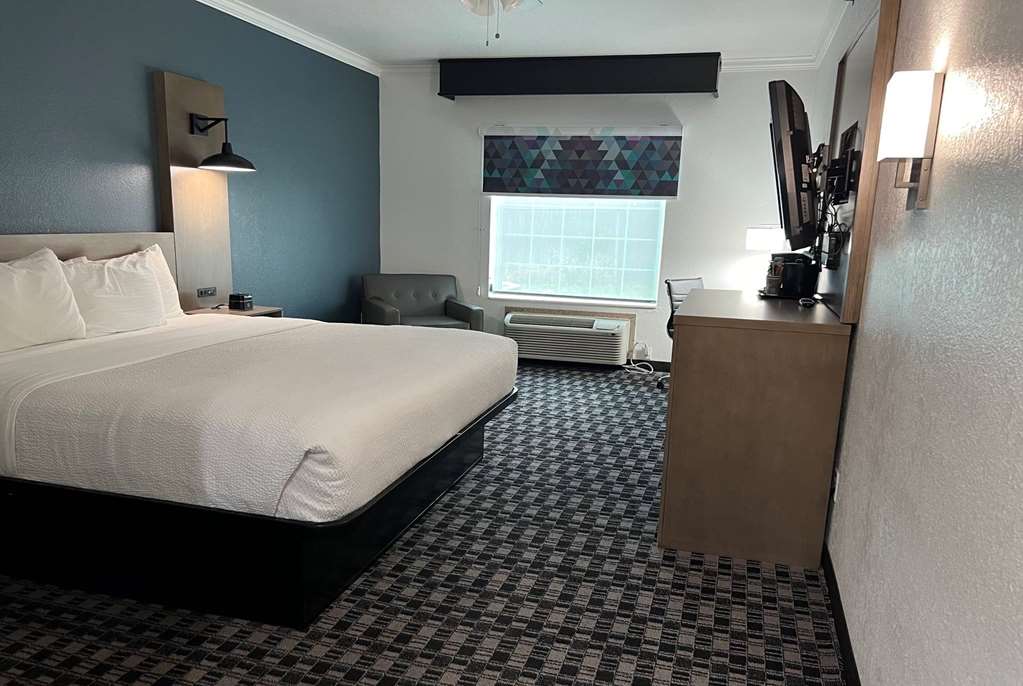 La Quinta Inn & Suites by Wyndham Dalhart - photo 56