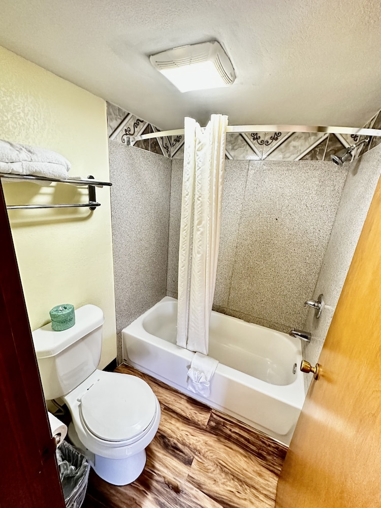 Regency Inn lola Kansas - photo 15