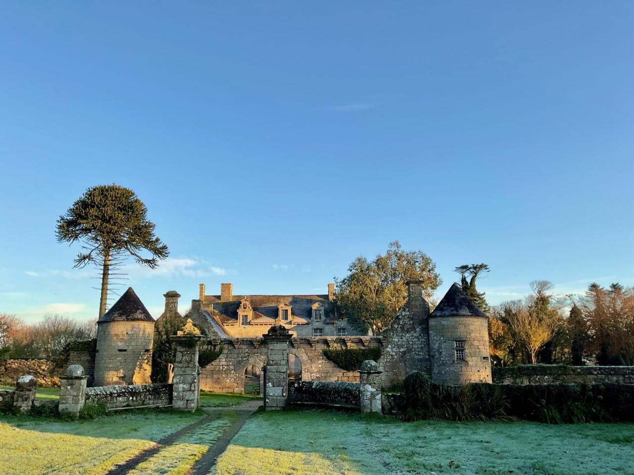 Le Gite Les Nuz — 4-Star Luxury Hotel in Lannilis, France
