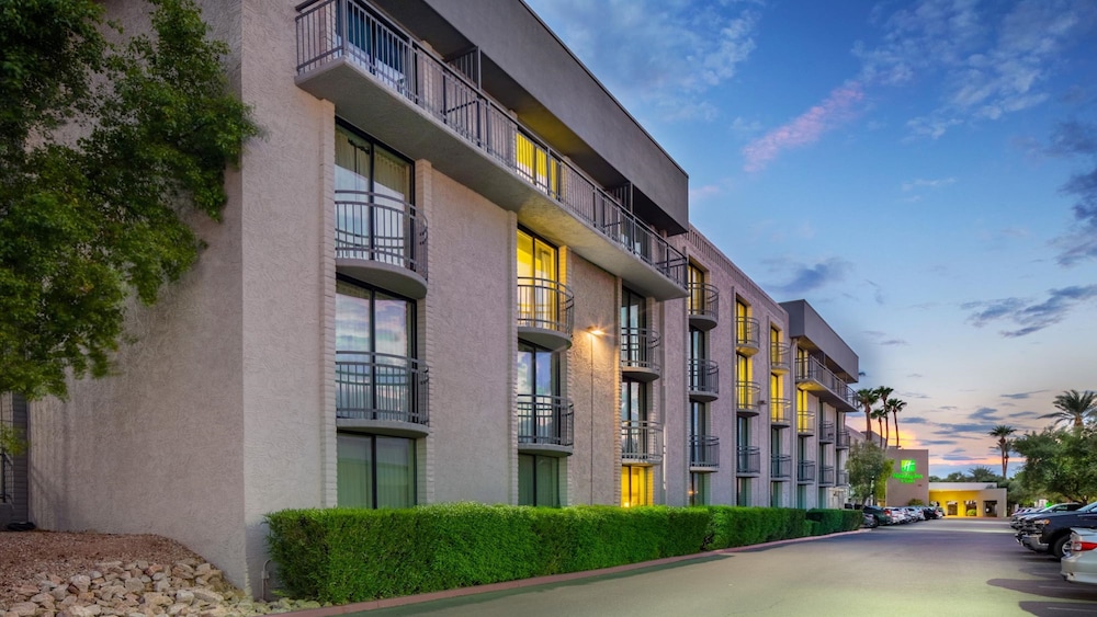 Holiday Inn & Suites Phoenix Airport North by IHG - photo 64
