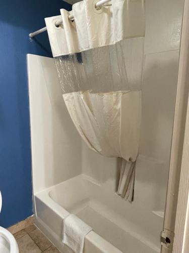 Express Inn & Suites Junction City - photo 4
