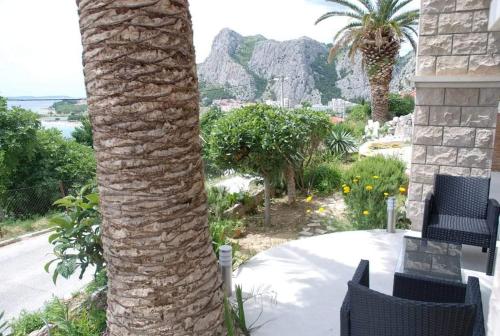 Apartments with WiFi Omis 22684 — 4-Star Luxury Hotel in Omis, Croatia