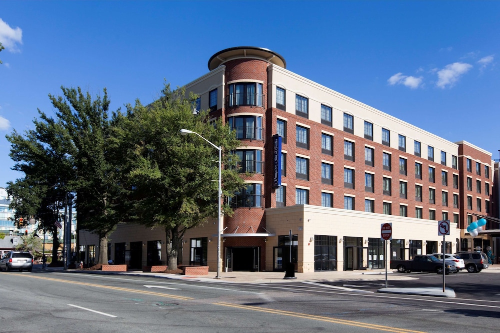 Hampton Inn & Suites Chapel Hill Carrboro Downtown - photo 33